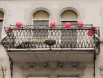 Balkon mit Luftballons.jpg